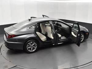 HYUNDAI SONATA 2023, SEDÁN FWD DE ALTA VELOCIDAD Y BAJO KILOMETRAJE - Product Image 6