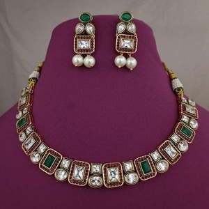 Classique meilleure qualité Design exclusif plaqué or Kundan collier ensemble avec boucles d'oreilles pour mariage et fête Collection pour les femmes - Product Image 1