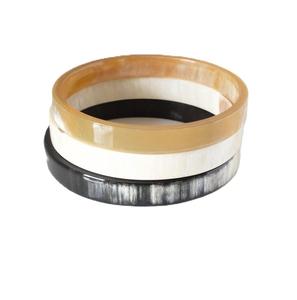 Brazalete de cuerno de búfalo personalizable con logotipo personalizado Característica de acento Brazalete de cuerno de buey ligero Pulseras apilables Estilo étnico - Product Image 1