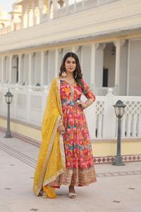 Vestido Anarkali de Georgette con Bordado de Seda Zari y Lentejuelas de Última Moda para Mujer, Ideal para Fiestas y Festivales, por Fab Zone - Product Image 2