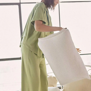 Chemise de nuit décontractée d'été pour femme en coton 100% respirant et écologique, couleur vert forêt, avec dentelle et manches courtes - Product Image 1