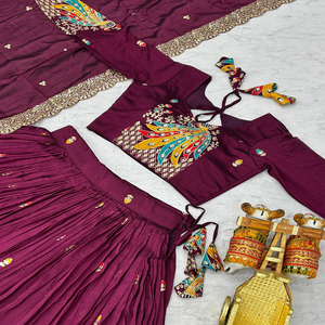 Tela pura Vichitra Lehenga Choli con Secuencia de bordado pesado y trabajo de hilo para ropa étnica tradicional elegante - Product Image 3