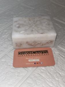 Boîte décorative élégante en marbre blanc | Boîte de rangement pour bijoux et cadeaux en pierre faits à la main | Marbre de qualité supérieure - Product Image 2