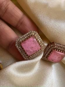 Elegante Juego de Aretes y Gargantilla Polki Kundan Chapados en Oro Mate, Modernos para Fiestas, Bodas, Aniversarios, Hechos de Latón - Product Image 3