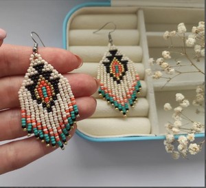 ต่างหูขอบลูกปัดสไตล์โบโฮพื้นเมืองต่างหูลูกปัดขนนกขนนก - Product Image 1