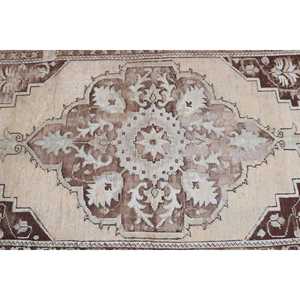 Alfombra Vintage de 2.8x6.3 pies, Alfombra Turca Oriental de Lana Marrón y Blanca - Product Image 5