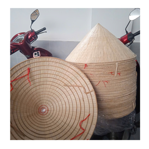 Chapeau conique en feuilles de palmier en bambou tissé à la main Vietnam Parfait pour les voyages en plein air Protection solaire culturelle - Product Image 6