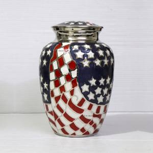 Urnes funéraires en laiton de qualité supérieure gravées à la main avec le drapeau américain pour cendres humaines, urne en laiton personnalisée, urne en laiton artisanale pour cendres d'adultes - Product Image 4