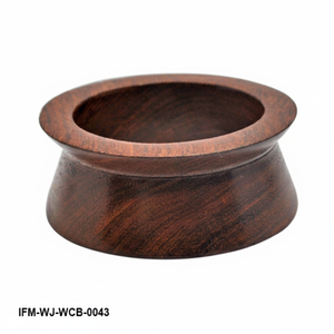 Bracelet manchette large en bois artisanal, concave et massif, en bois foncé naturel, bijou statement bohème pour femme - Product Image 1