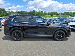 SUV Negra 2024, Tracción en las Cuatro Ruedas, Usada, Llantas de Aleación Oscuras, Asientos de Cuero, Arranque Remoto, Bluetooth, ACC, R17, Asientos Calefactables - Product Image 4