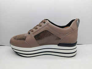 À la mode léger en cuir véritable supérieur anti-dérapant chaussures de marche bout fermé conception respirant toutes saisons tendance de la mode - Product Image 2