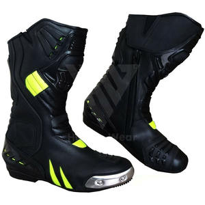 Chaussures de moto durables pour hommes avec design antidérapant, vêtements de course imperméables pour une sécurité de conduite accrue - Product Image 4