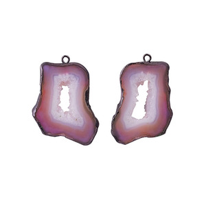 Paires de boucles d'oreilles élégantes en agate rose fantaisie, faites à la main, en laiton plaqué argent noir électrolytique, 25x32mm, apprêts de bijouterie - Product Image 1