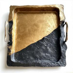 Bandeja Rectangular de esencia pura en aluminio fundido con detalle de mango elegante de brillo sutil y construcción equilibrada diaria sofisticada - Product Image 2