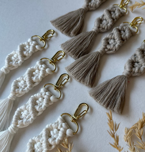 ของขวัญวันแม่ทำมืออย่างสวยงาม ของขวัญแต่งงาน พวงกุญแจมาคราเม่ทำมือ - Product Image 1