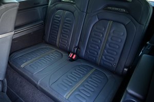 Nettoyez les pneus d'occasion 2023 Rivian R1S Adventure Electric AWD - Product Image 6