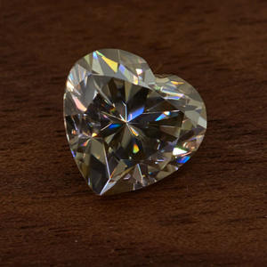 ผู้ส่งออกชาวอินเดียเสนอโมอิสซาไนต์สีน้ำตาลทรงคุชชั่นเจียระไนแบบบริลเลียนท์ ความใสระดับ VVS ผลิตในห้องปฏิบัติการ สำหรับทำเครื่องประดับงานแต่งงาน - Product Image 2