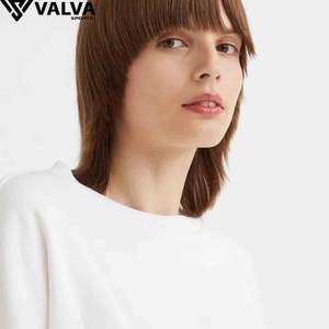 เสื้อสเวตเตอร์สำหรับผู้หญิงสไตล์สตรีทพิมพ์ลายแบบหนาสไตล์เกาหลีทรงหลวมสำหรับฤดูหนาวปรับแต่งตามแบรนด์ของคุณ - Product Image 4