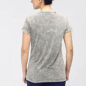 Camisetas de lavado ácido con cuello redondo para mujer con bolsillo frontal para parches personalizados, camisetas de lavado ácido con calidad superior - Product Image 2