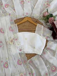 Sari de Chifón de Seda Pesada de Diseño con Intrincado Trabajo de Hilo y Blusa a Juego para Elegancia en Fiestas y Bodas - Product Image 3