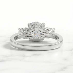 แหวนมอยซาไนต์ทรงกลมสามเม็ด 2 กะรัต ทำจากเงินสเตอร์ลิง - Product Image 3