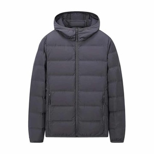 Gilet matelassé pratique, parfait pour la superposition pendant l'hiver, offrant chaleur et respirabilité dans un design élégant et léger - Product Image 4