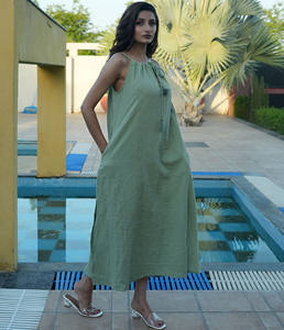 Collection d'été bohème vintage pour femmes, robe maxi en rayonne unie à bretelles spaghetti - Product Image 2