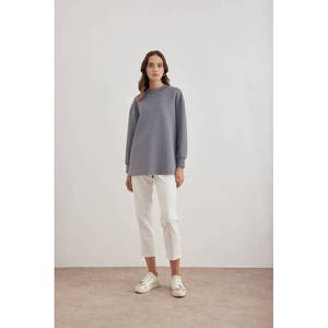 Chemisier en tricot gris brodé avec emblème Cocoon - Product Image 4