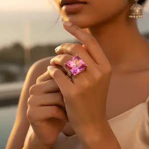 Anillo de Mujer Estilo Vintage con Piedras Preciosas Rosa Plateadas, Talla Única, Aleación Chapada en Oro con Forma Geométrica, Joyería de Moda para Regalo - Product Image 2