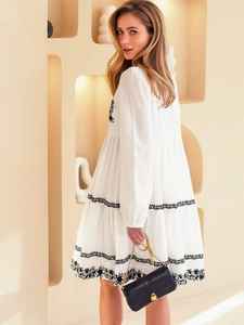 Tunique florale bohème à manches longues écologique Mini robe brodée en coton blanc pour les loisirs Service OEM disponible - Product Image 4