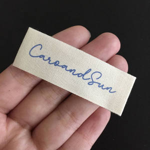 Étiquettes de vêtements en gros OEM 2026, étiquettes de vêtements personnalisées, étiquettes de vêtements pliées au centre, étiquettes tissées pour chemises, étiquettes de taille pour le cou - Product Image 4