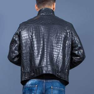 Vente en gros de vestes de motard en cuir pour hommes avec col montant et logo frontal, logo personnalisé de haute qualité, respirant et coupe-vent - Product Image 1