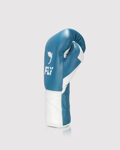 นวมชกมวย Fly Boxing คุณภาพพรีเมียม สีสั่งทำได้ หนังแท้ น้ำหนักเบา กันน้ำ แบบผูกเชือก สำหรับฝึกซ้อมและแข่งขัน MMA มวยไทย - Product Image 1