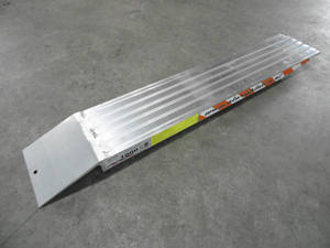 2.4m Serrated Aluminum Alloy Flat Plate 3.0 T <b>RAMPS</b> for Truck Loading Cutting Service 1000 Series Coated Surface UK - Product Image 2