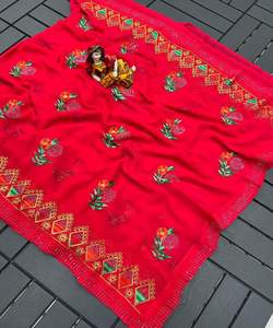 Sari de soirée en coton de designer pour un style chic, sari de mariage en soie banarasi riche pour une touche de grandeur - Product Image 4