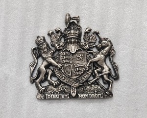 Cintre mural antique moderne armoiries royales finition dorée Plaque en métal coulé meilleure qualité avec un style parfait - Product Image 2