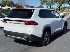 Toyota Grand Highlander Limited AWD 2024 d'occasion en excellent état - Prêt à être expédié - Product Image 4
