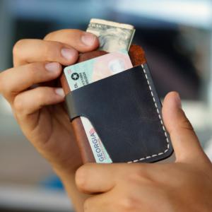 Porte-cartes en cuir fait à la main minimaliste Design d'affaires élégant et mince Utilisation quotidienne Options de couleurs multiples Stockage de cartes de crédit d'identité - Product Image 4