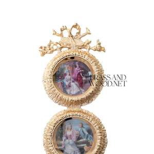 Cadre mural orné en laiton doré avec triple œuvres d'art en porcelaine décoration vintage faite à la main design en laiton de luxe pour classique - Product Image 3
