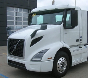 รถบรรทุกมือสองยอดนิยม ปี 2019 รุ่น VOLVOO VNR64T300 300 ดิวตี้ พร้อมส่ง FREIGHTLINER - Product Image 2