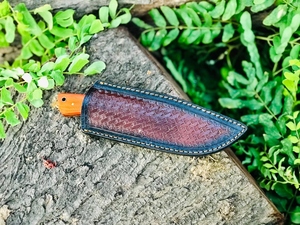 Couteau de chasse en acier damas fait à la main personnalisé avec manche en bois orange et étui en cuir - Product Image 3