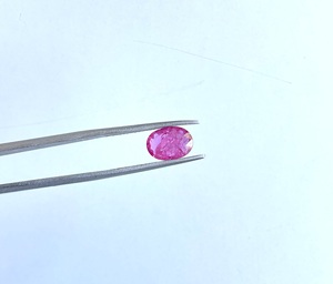 พลอยทับทิมสีชมพูโมซัมบิกแท้ รูปไข่เจียระไน 1.36 กะรัต คุณภาพสูง ไม่ผ่านการอบความร้อน เหมาะสำหรับทำเครื่องประดับ - Product Image 4