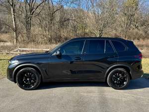 BMW X5 XDrive40i AWD 2024 Negro Ejecutivo Usado con Techo Solar, Arranque Remoto, Asientos de Cuero, Paquetes Premium y Deportivos, Volante a la Izquierda - Product Image 4