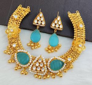 Conjunto de Collar Hecho a Mano con Piedra Monalisa, Latón Pulido Dorado y Polki, Collar Tradicional Indio de Uso Minimalista con Hermosos Pendientes - Product Image 6