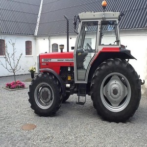 Tracteur agricole Massey Ferguson rouge 4x4, équipement utilitaire agricole, composant essentiel avec connectivité IoT - Product Image 6