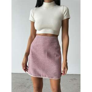 Falda Corta de Cachemira Rosa Suave, Tejido de Lana - Product Image 1