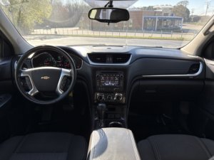 Chevrolet Traverse FWD 4 portes propre d'occasion 2015 - Product Image 4