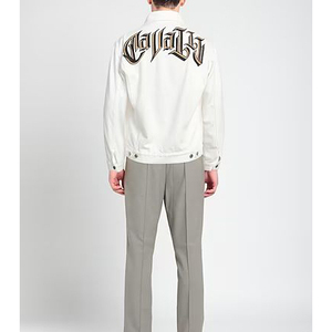 Chaqueta de mezclilla de algodón 100% de Color blanco Decoración de bolsillos delanteros para hombres con cierre de botones Chaquetas de moda de calle alta - Product Image 6