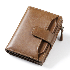 Cartera de cuero compacta y elegante para hombre con múltiples secciones de tarjeta, diseño delgado, durabilidad duradera y calidad superior - Product Image 1