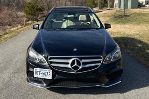 Mercedes-Benz E350 4Matic Wagon 2014 d'occasion, moteur V6 3,5 litres, transmission intégrale, équipements Premium et Sport, 3ème rangée de sièges orientée vers l'arrière - Product Image 2